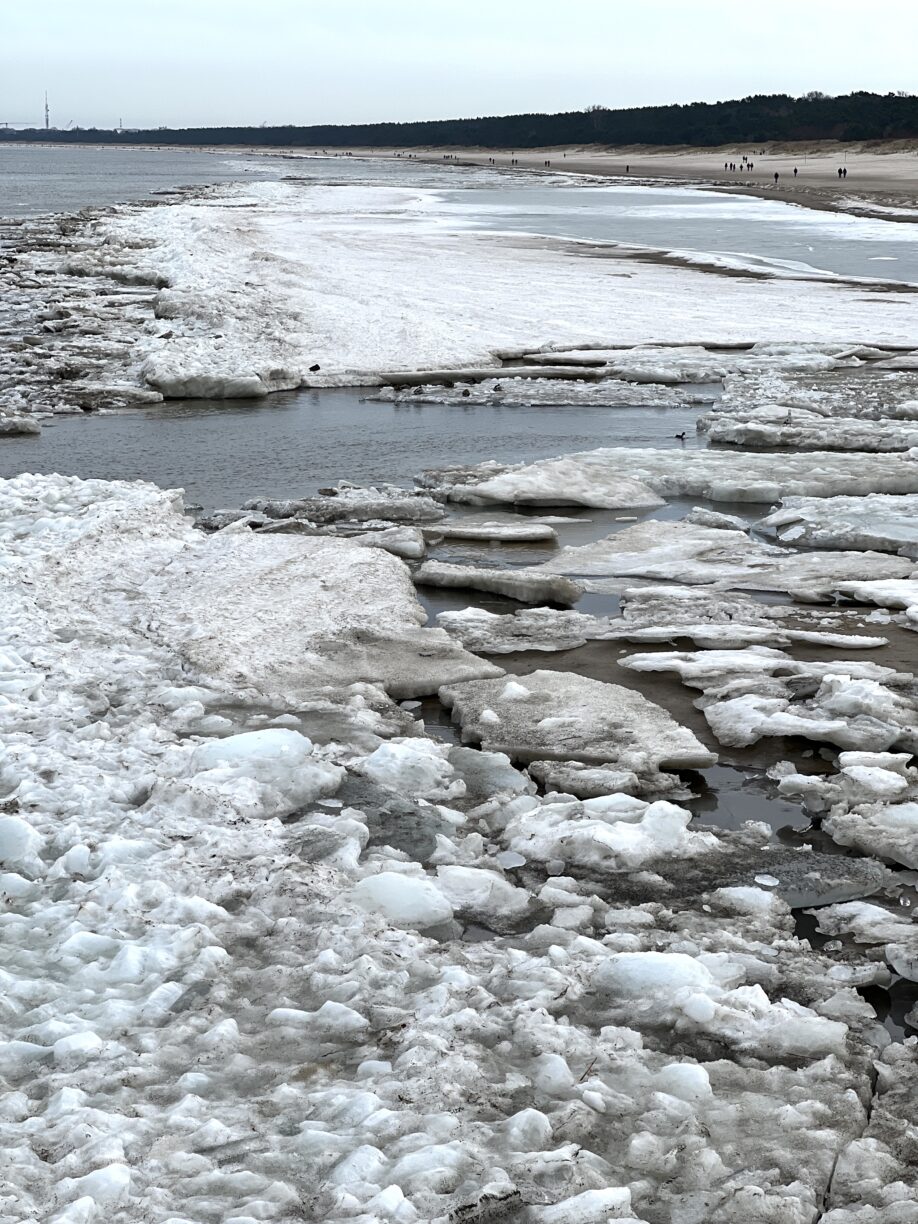 Das Eis kämpft noch in Ahlbeck